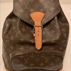 Louis Vuitton gm canvas backpack 🎒